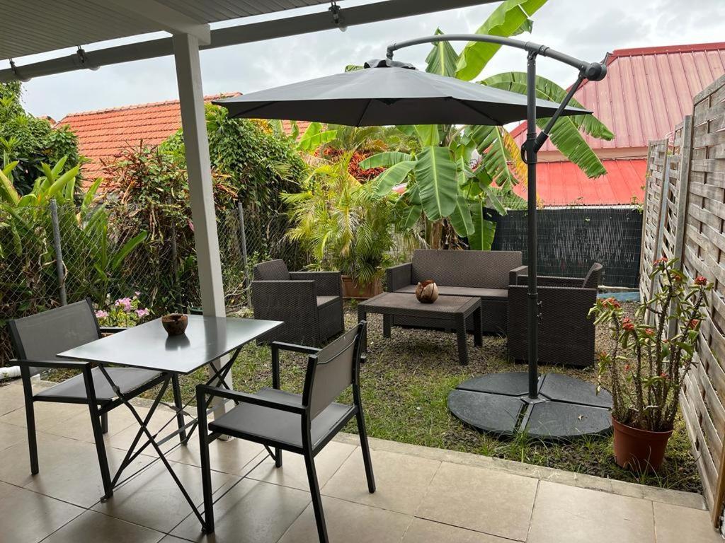 Agreable Appartement En Rez-De-Jardin A 450M De La Mer Sainte-Anne Ngoại thất bức ảnh