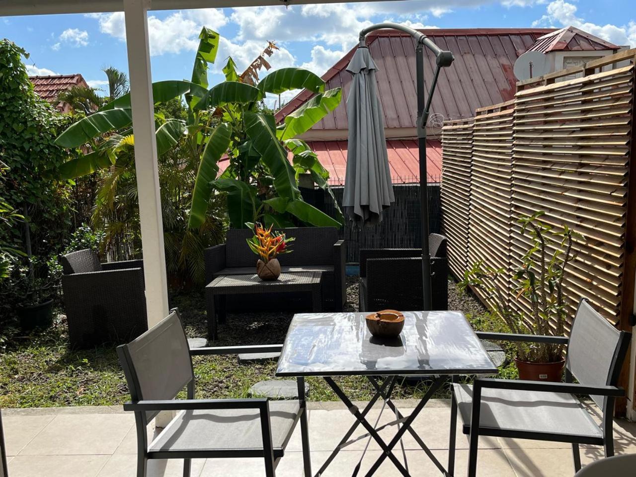 Agreable Appartement En Rez-De-Jardin A 450M De La Mer Sainte-Anne Ngoại thất bức ảnh